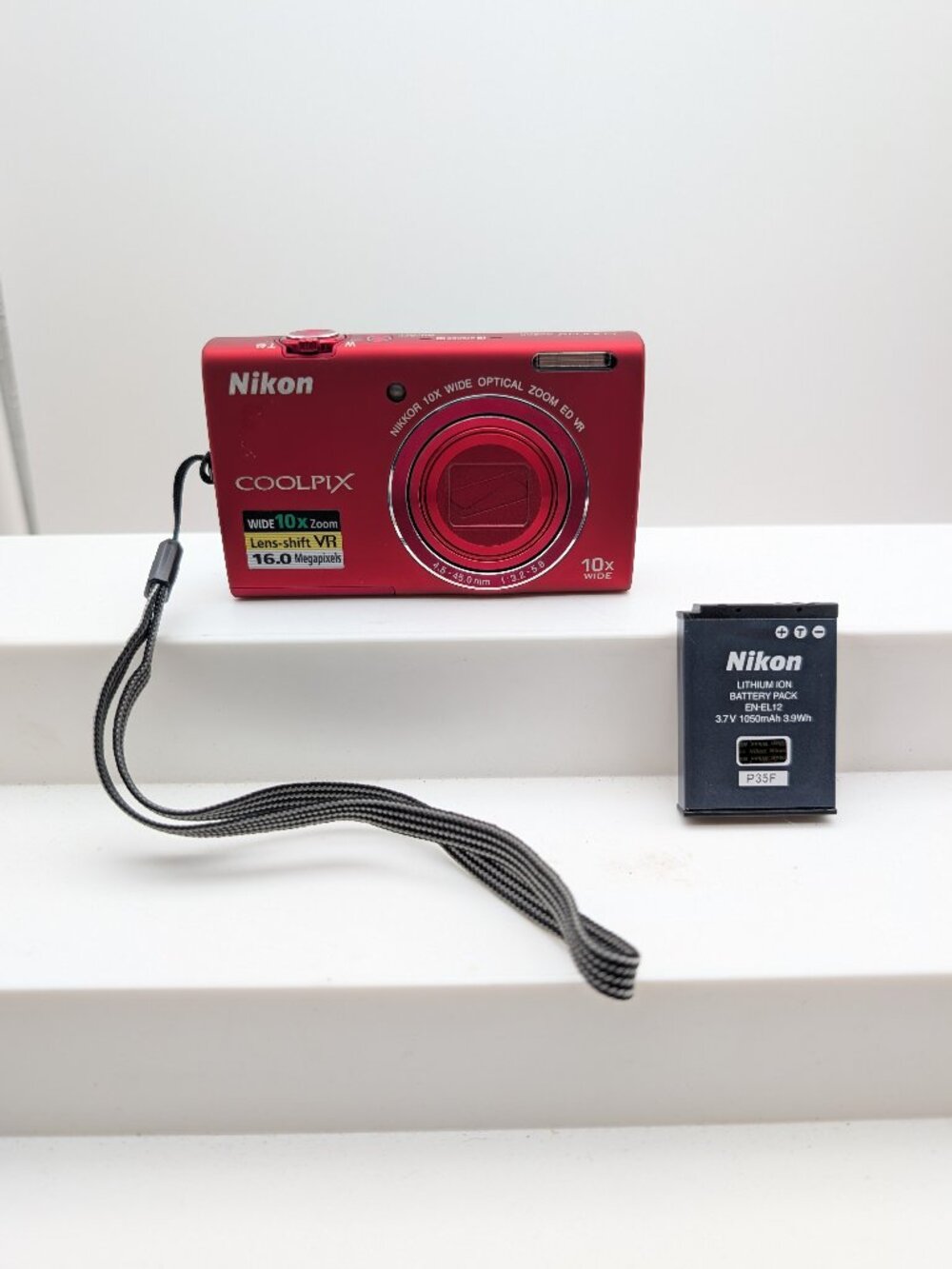 Nikon COOLPIX S6200 16.0MP Digital Camera - (No Charger).